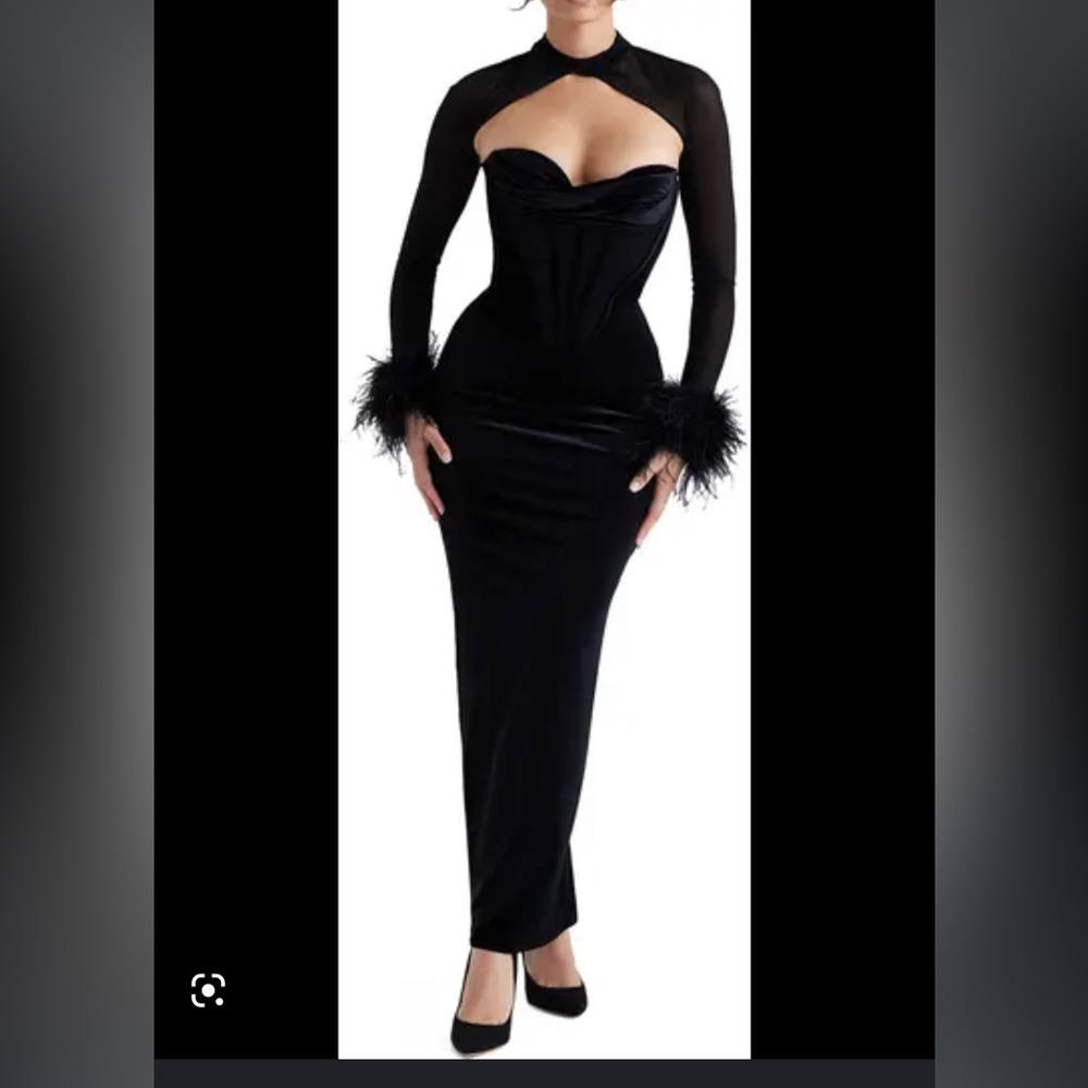 HOUSE OF CB Thalia Long Sleeve
Feather Trim Velvet Corset Dress with
Shrug